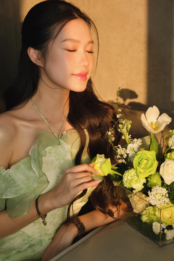 Đây cũng là lần hiếm hoi Hải My tự tin diện váy chiết eo kể từ khi cô dính tin đồn có tin vui.