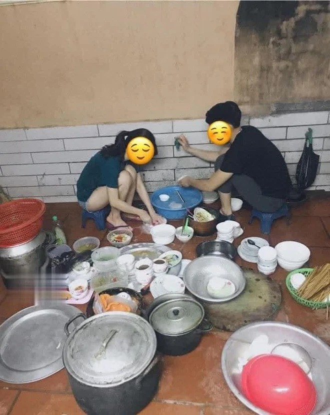 Tuy nhiên cũng nhiều ý kiến cho rằng, chuyện ăn uống ngày nay không còn quá quan trọng và gia đình người yêu có gì thì ăn đó và không nên quá xét nét vấn đề này. Điều quan trọng là cách cư xử của những người lớn trong gia đình.