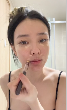 Hiện tại, clip make up này đã thu về hơn 10,6 triệu lượt xem, hơn 5 nghìn bình luận và hơn 600 nghìn lượt yêu thích.