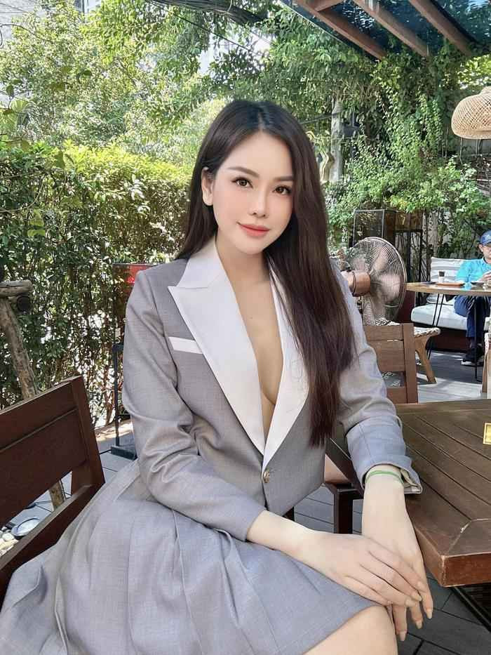 Khi không ở cạnh chồng con, Đào Lan Phương hỏi thăm họ thông qua hình thức trò chuyện online.