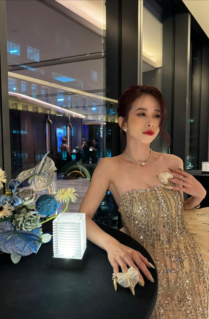 "Đối với 1 vận động viên như tôi thì có một chút thiệt thòi khi tham gia một chương trình ca hát. Nhưng tôi vẫn cảm thấy đây là một sân chơi hoàn toàn mới mà tôi muốn được học hỏi. Tôi sẽ cố gắng hết sức để có một phần trình diễn thật tốt cho dù có tập mệt như thế nào đi nữa tôi cũng sẽ cố gắng" - Châu Tuyết Vân chia sẻ thêm.