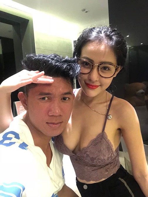 Lương Bằng Quang sinh năm 1982. Trước khi có mối tình nhiều thị phi với người mẫu, DJ Ngân 98, nam ca sĩ từng có mối tình 5 năm với Yaya Trương Nhi.