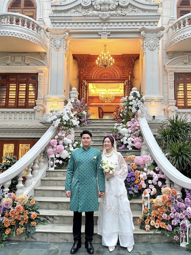 Trước đó, cặp đôi đã tổ chức lễ ăn hỏi. Cũng trong ngày vui, gia thế của nửa kia nữ vận động viên được hé lộ.
