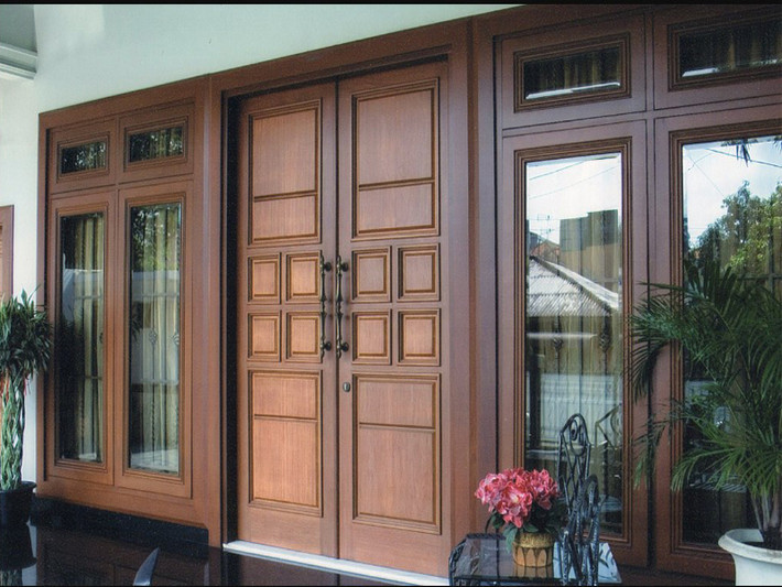 Cửa sổ tương tự cửa chính, cũng có chức năng thu hút ánh sáng và không khí tự nhiên vào nhà, là thông đạo giao lưu giữa cuộc sống riêng tư của mọi thành viên trong gia đình với thế giới bên ngoài.