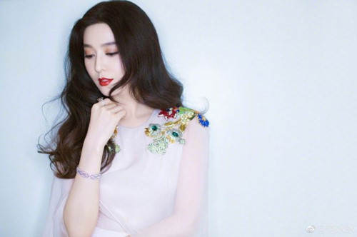 Trước bê bối trốn thuế, nữ diễn viên Phạm Băng Băng được biết đến là ngôi sao quyền lực số một của làng giải trí Hoa ngữ. Ở thời kỳ đỉnh cao của sự nghiệp, tổng tài sản của Phạm Băng Băng lên tới 440 triệu USD.