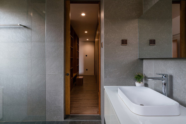 Nội thất phòng tắm hiện đại. Nguồn ảnh: Quangdam.