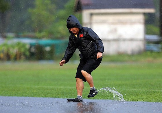 HLV Park Hang-seo cũng tiết lộ bản thân cũng rất thích mẫu cầu thủ kiểu như tiền đạo Lionel Messi của Barcelona. Ảnh: Sggp.