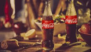 Ngày 5/1/2016, Coca-Cola công bố tấm bản đồ Nga mới có cả Crimea, Kuril và Kaliningrad. Dòng chú thích đi kèm tấm hình ghi rõ: “Chúng tôi xin lỗi. Tấm bản đồ đã được chỉnh sửa. Mong các bạn thông cảm”. Lần này, người dân Ukraine bất bình.