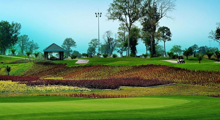 Chủ tịch Hội đồng quản trị Công ty cổ phần Golf Trường An là ông Trần Văn Dĩnh. Thông tin trên Nhadautu, ngoài chức vụ Chủ tịch HĐQT, ông Trần Văn Dĩnh còn là Giám đốc Công ty Cổ phần Đầu tư Phát triển Trường An - một trong những công ty đang đầu tư lớn vào lĩnh vực xây dựng sân Golf và khu nghỉ dưỡng. Ảnh: Golfdy