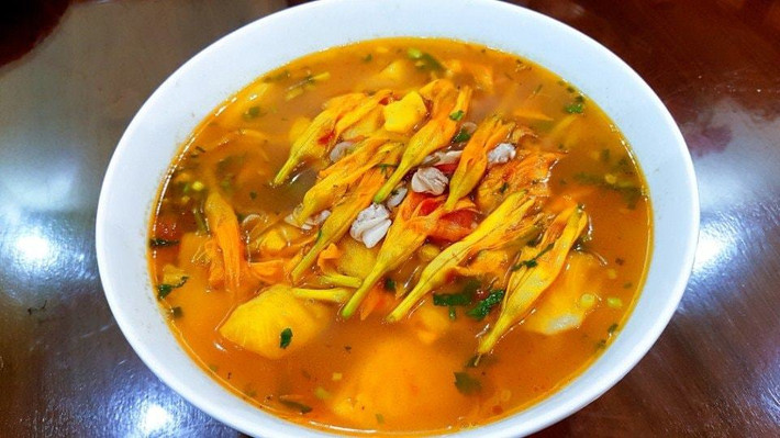 Không chỉ cuốn hút bởi vị thanh ngọt, thơm ngon, hoa hiên còn được xem như có tác dụng bồi bổ sức khoẻ. Ảnh: Vietnamnet.