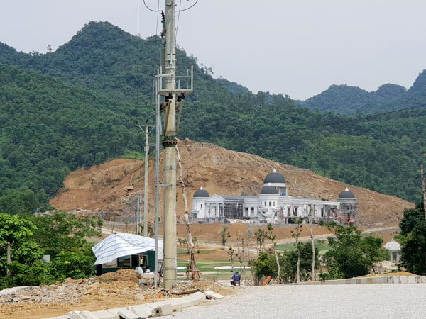Tuy nhiên, ngày 10/4/2019, Thanh tra Bộ Xây dựng đã lập biên bản đối với dự án sân golf Kim Bảng, do có hành vi xây dựng hàng loạt các hạng mục công trình không phép. Ảnh: Baothanhtra.