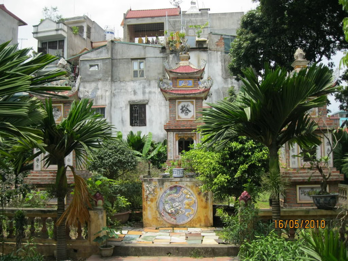 Không nên mua căn nhà gần đền thờ, miếu mạo: Những ngôi nhà gần đền thờ, miếu mạo thường là những ngôi nhà chứa nhiều âm khí.