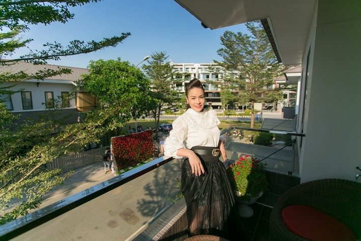 Sau nhiều năm làm việc trong ngành âm nhạc, phim ảnh và kinh doanh, đầu năm 2019, Nhật Kim Anh đã sắm cho mình một căn biệt thự nằm trong khu đô thị cao cấp thuộc huyện Bình Chánh (TP HCM). Ảnh: Vietnamnet.
