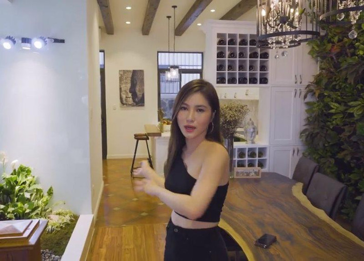 Hương Tràm cho biết đã chi hơn 4 tỷ đồng để sắm nội thất cho căn nhà. Ảnh: Giadinh.net.