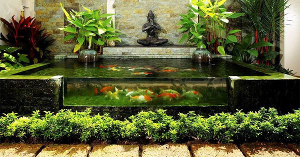 Tiểu cảnh hòn non bộ, hồ cá...như một dòng sông thu nhỏ mang lại vẻ yên bình cho không gian nhà ở.