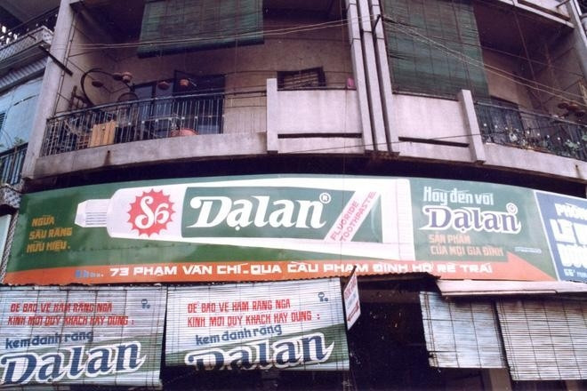 Những năm 1993 - 1994, Dạ Lan lớn mạnh, chiếm tới gần 70% thị phần cả nước. Riêng từ Đà Nẵng trở vào chiếm tới 90%, góp phần đánh bật kem đánh răng Trung Quốc ra khỏi thị trường Việt Nam. Ảnh: Pháp luật VN