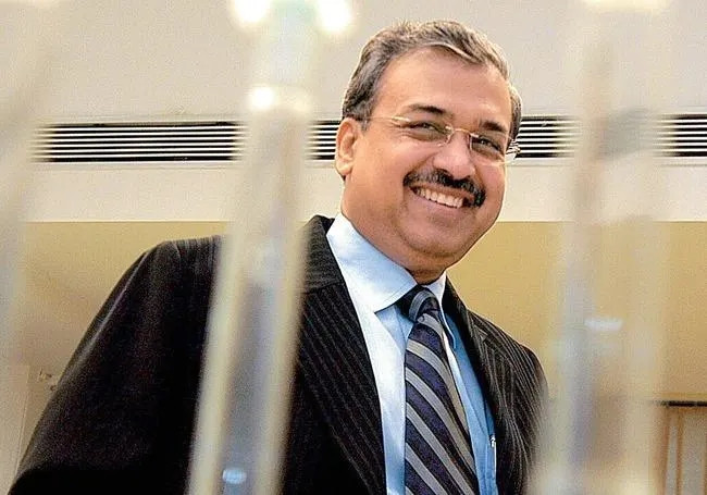 Theo QG India, tỷ phú Dilip Shanghvi (SN 1955) là người sáng lập Tập đoàn Sun Pharma, công ty dược phẩm lớn nhất Ấn Độ. Ảnh: Forbes