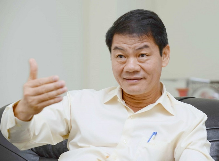 Năm 1983, ông tốt nghiệp Đại học Bách khoa TP HCM với tấm bằng kỹ sư chuyên ngành Máy nâng chuyển bốc xếp. Sau khi tốt nghiệp, ông Trần Bá Dương đầu tư cho nhà máy đại tu sửa ô tô Đồng Nai, nổi tiếng với danh xưng là “anh thợ sửa xe có bằng đại học. Ảnh: Thaco