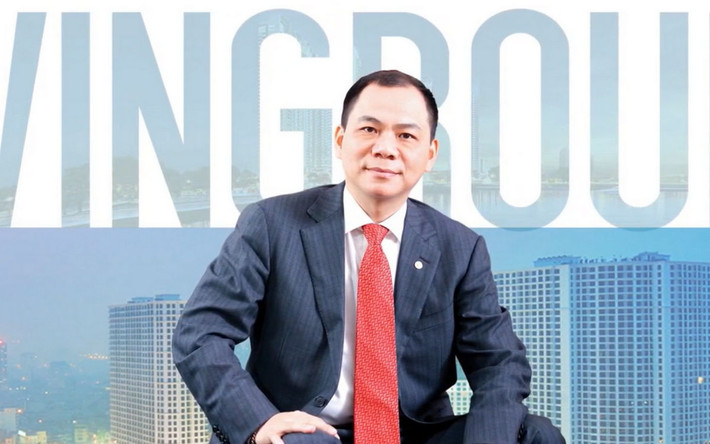 Tỷ phú Phạm Nhật Vượng từng học tại trường THPT Kim Liên (Hà Nội). Sau khi tốt nghiệp THPT, Chủ tịch Tập đoàn Vingroup thi đỗ Đại học Mỏ Địa chất. Nhờ những thành tích học tập xuất sắc tại trường phổ thông, ông Phạm Vượng được trường Mỏ Địa Chất chọn sang du học ở Moskva (Nga) và theo học ngành kinh tế địa chất. Ảnh: Vingroup