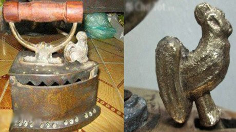 Nhiều năm trước, không ít thương lái, dân sưu tầm lùng sục tìm mua chiếc "bàn là con gà" được làm từ đồng lạnh từ hàng trăm triệu đến cả tỷ đồng. Ảnh: Báo Chất lượng Việt Nam