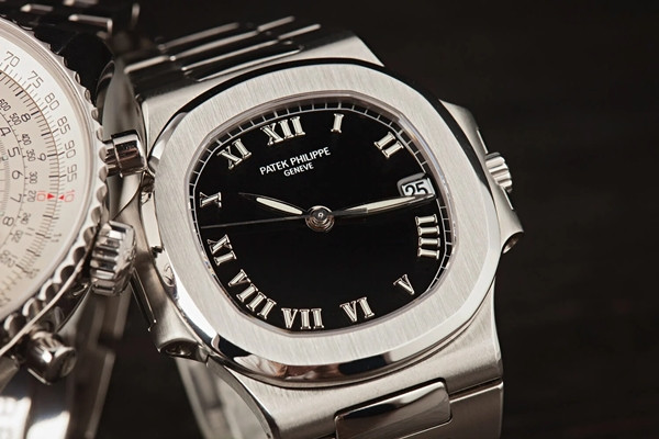Đồng hồ Patek Philippe là một trong những thương hiệu nổi tiếng thế giới với giá trị đắt đỏ lên đến hàng chục triệu USD. Ảnh: Bobswatches