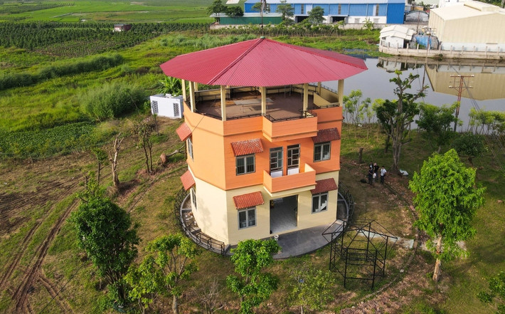 Ngôi nhà khi quay rất êm, không phát ra một tiếng động nào. Nếu nằm trong nhà ngủ, không nhìn ra ngoài thì không biết là nhà đang quay. Ảnh: VOV