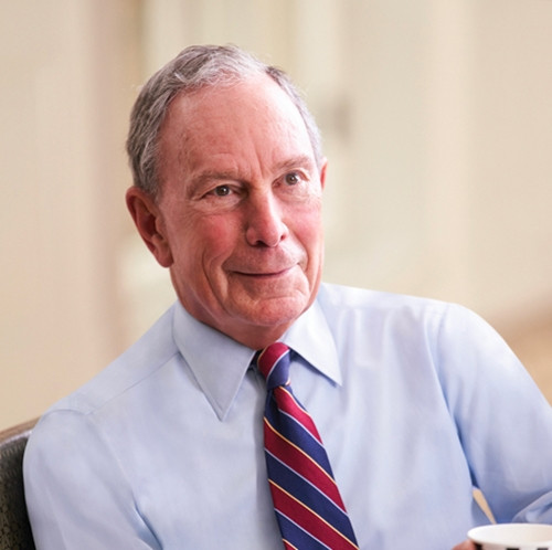 Tỷ phú Mike Bloomberg sinh ra trong một gia đình trung lưu ở ngoại ô Boston (Mỹ). Dù không phải là một học sinh xuất sắc về học thuật, cũng không giỏi thể thao, nhưng Mike Bloomberg đã được định hướng đúng cách. Ảnh: Mike Bloomberg