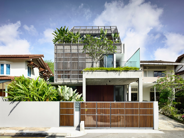 Tọa lạc tại Singapore, ngôi nhà gây ấn tượng mạnh bởi vẻ ngoài xanh mát và thân thiện với môi trường. Ảnh: Derek Swalwell