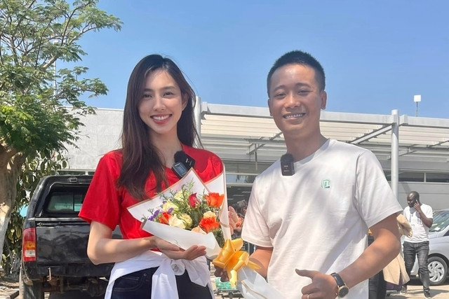 Ngoài khoản thu nhập từ mạng xã hội, Quang Linh Vlogs còn là phó chủ tịch một đơn vị chủ quản và phân phối độc quyền một thương hiệu nước hoa tại Việt Nam. Anh hợp tác cùng Hoa hậu Thùy Tiên. Ảnh: Facebook
