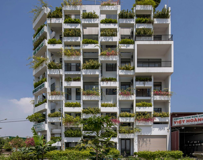 HP Building là tòa nhà nằm trong khu dân cư đông đúc tại tỉnh Bắc Ninh. Dự án có diện tích 440m2, mặt tiền chính hướng Tây Bắc.