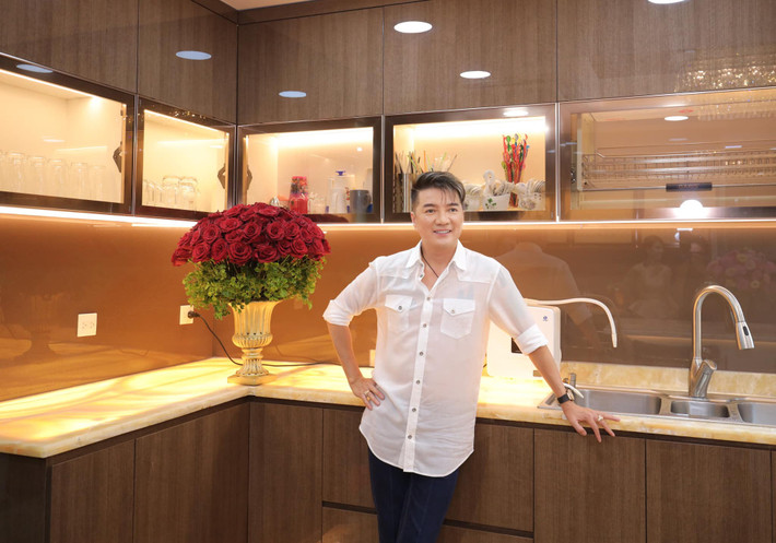 Mới đây, trên trang cá nhân, Đàm Vĩnh Hưng chia sẻ từng ngóc ngách trong dinh thự tiền tỷ của mình.