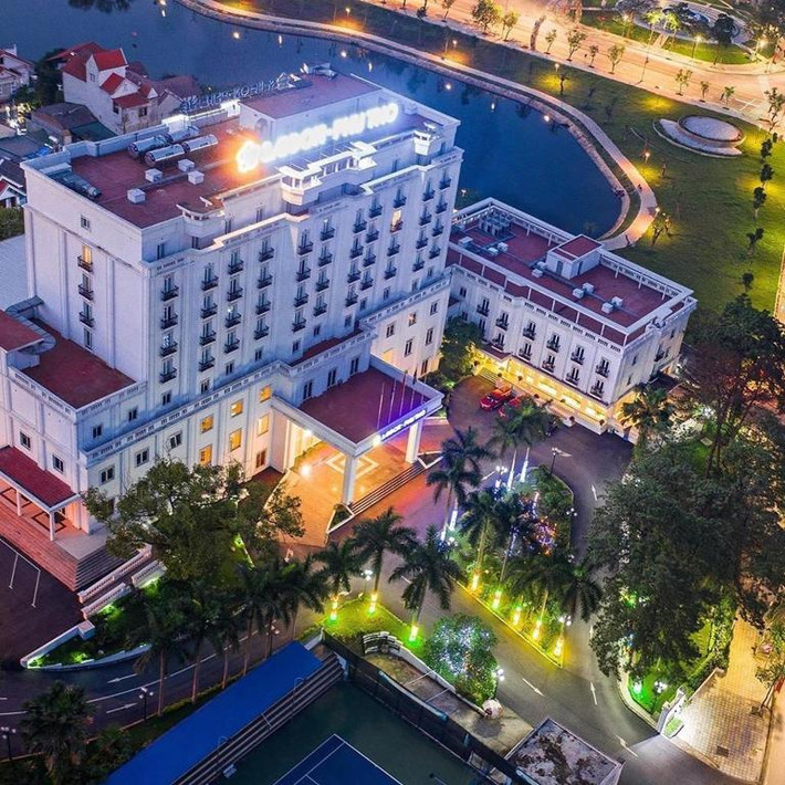 Khách sạn U23 Việt Nam đóng quân tại Phú Thọ toạ lạc ở trung tâm thành phố Việt Trì,cách sân vận động khoảng 10 phút di chuyển.