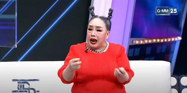 Xuất hiện trên một chương trình truyền của Thái Lan hồi cuối năm 2021, Leena Jung tiết lộ mình đã gặp không ít khó khăn sau những lần "đốt tiền" vào cuộc đua chính trị, bị chồng trẻ lợi dụng.