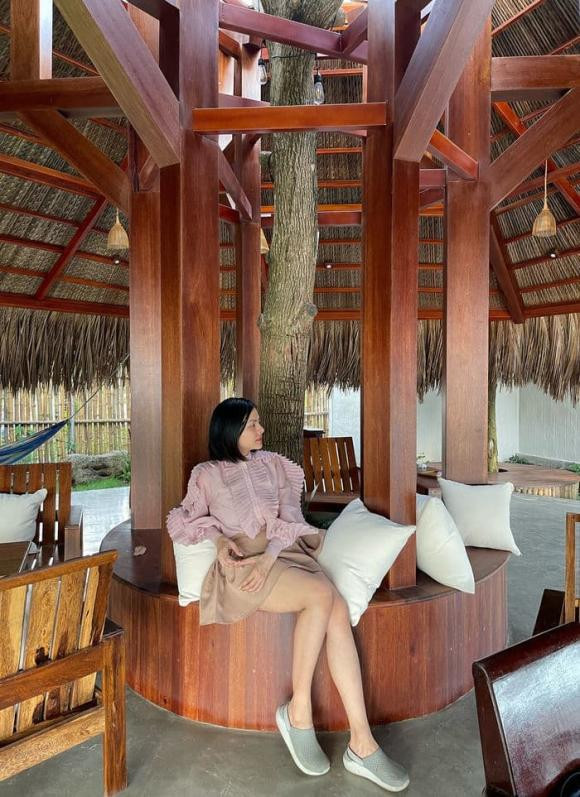 Khi rảnh rỗi, gia đình Vân Trang về khu vườn này thư giãn, ngồi trên thuyền đi dạo trên sông và hòa mình vào không gian thiên nhiên.