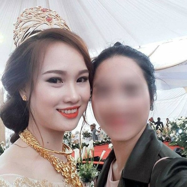 Vài năm trước, dư luận không khỏi xôn xao trước thông tin một vị đại gia tổ chức đám cưới xa hoa cho con trai út với chi phí lên tới cả chục tỷ và quà cưới cho cô dâu trị giá 100 cây vàng. Ảnh: FBNV