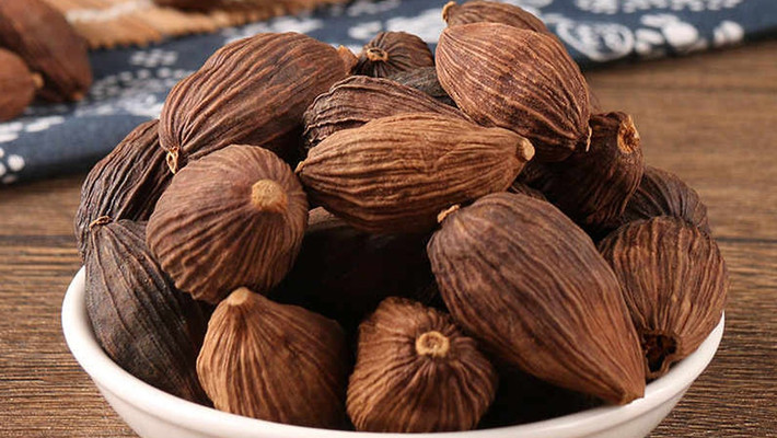 Thảo quả được xem là "nữ hoàng" gia vị với đặc tính vừa thơm, vừa ngọt lại cay. Ảnh: AmthucTayBac