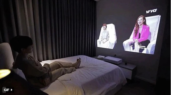 Đặc biệt, Erik còn thiết kế phòng ngủ thành rạp chiếu phim tại gia. Ảnh: Pháp luật & bạn đọc