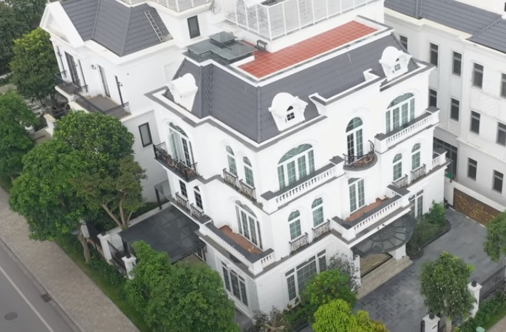 Chương trình NhaF vừa giới thiệu căn biệt thự 420m2 trong khu đô thị ở Long Biên (Hà Nội). Ước tính, giá trị căn biệt thự trên thị trường khoảng 200 tỷ đồng.