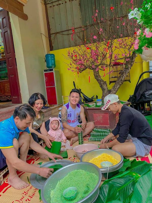 Phía trước hiên nhà khá rộng rãi. Ảnh; FBNV