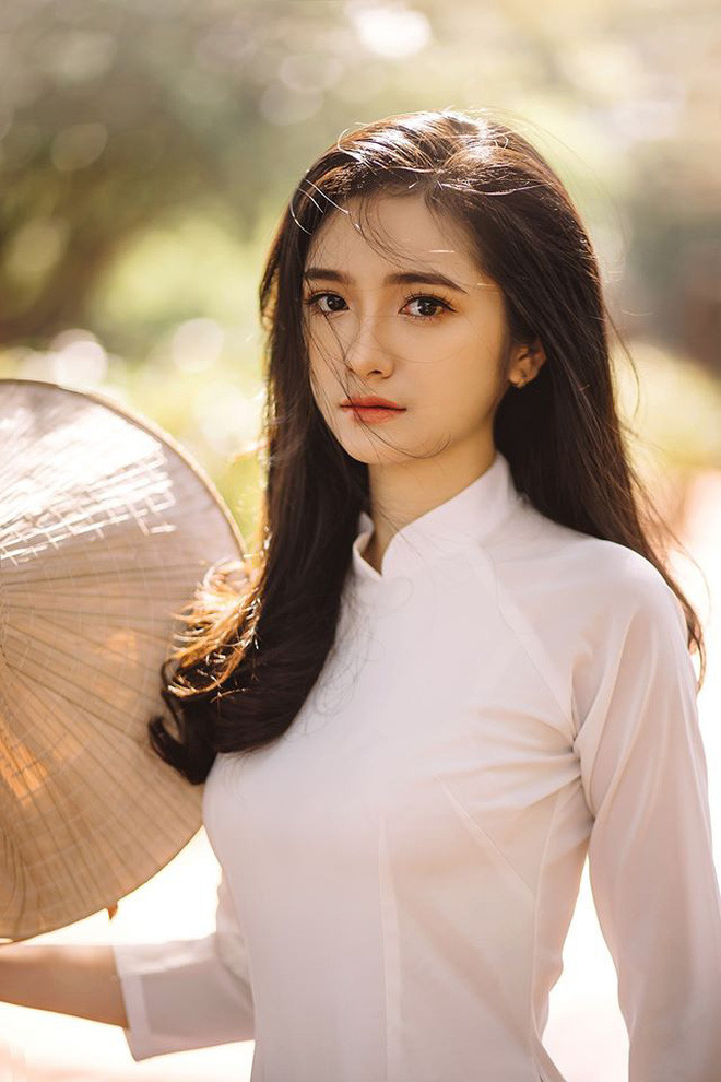 Sau khi những bức ảnh áo dài được đăng tải, Dương Thị Thành chia sẻ rất bất ngờ khi bộ ảnh của mình lại nhận được nhiều cảm tình từ cộng đồng mạng như vậy.