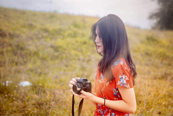 Không chỉ sở hữu gương mặt xinh xắn, Hà Linh còn nổi lên giữa đám đông nhờ chiều cao nổi trội 1m70.