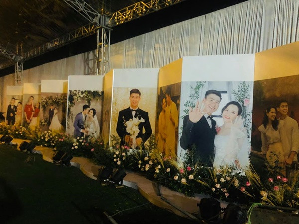 Có thể thấy, nhà chú rể đầu tư dựng rạp khá hoành tráng và lộng lẫy, lấy 2 màu trắng - hồng làm chủ đạo.
