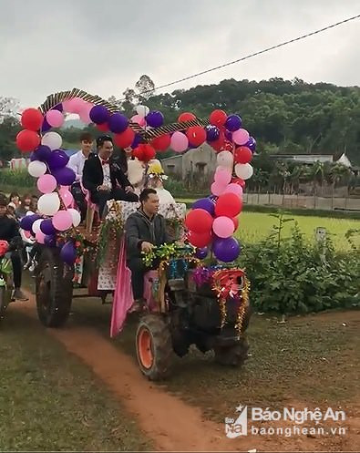 Đoạn video xe hoa bá đạo và hành động chú rể gây chú ý sau khi được chia sẻ thu hút hàng trăm nghìn lượt xem và hàng chục nghìn lượt tương tác trên Tiktok.
