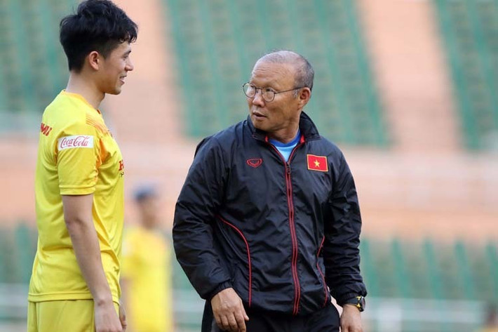 Tuy nhiên, dù có bị đào mộ nhưng Đình Trọng vẫn được khen đẹp trai, có phong thái cuốn hút.