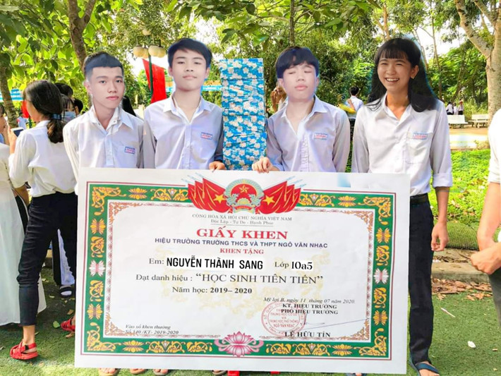 Ngay sau khi đăng tải, bức ảnh đã mau chóng nhận được lượng yêu thích lớn từ cộng đồng học sinh, sinh viên, ai nấy đều dành những lời khen cho sự sáng tạo này.