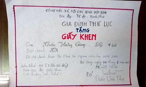 Nếu chưa chuẩn bị giấy khen khổng lồ thì nhiều người hết hồn với tấm giấy khen tự chế này.