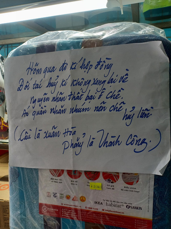 Cụ thể, trên trang cá nhân có nickname Nguyễn Châu Giang đăng lên nhóm Cháo Hành Miễn Phí, chủ cửa hàng gia dụng đã có cách marketing cực chất khi đề thơ thể hiện sự hóm hỉnh, hài hước không giới hạn lên từng sản phẩm.