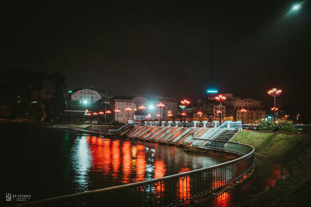 Theo tìm hiểu, bộ ảnh Đà Lạt vắng khách trên là của nhiếp ảnh gia trẻ có tên Lê Đình Bảo. Anh chàng hiện sinh sống và làm việc tại TP HCM.