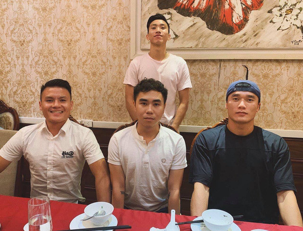 Ngoài ra, Hoàng Quân cũng tác động không ít đến các bài đăng trên mạng xã hội của những "người em".