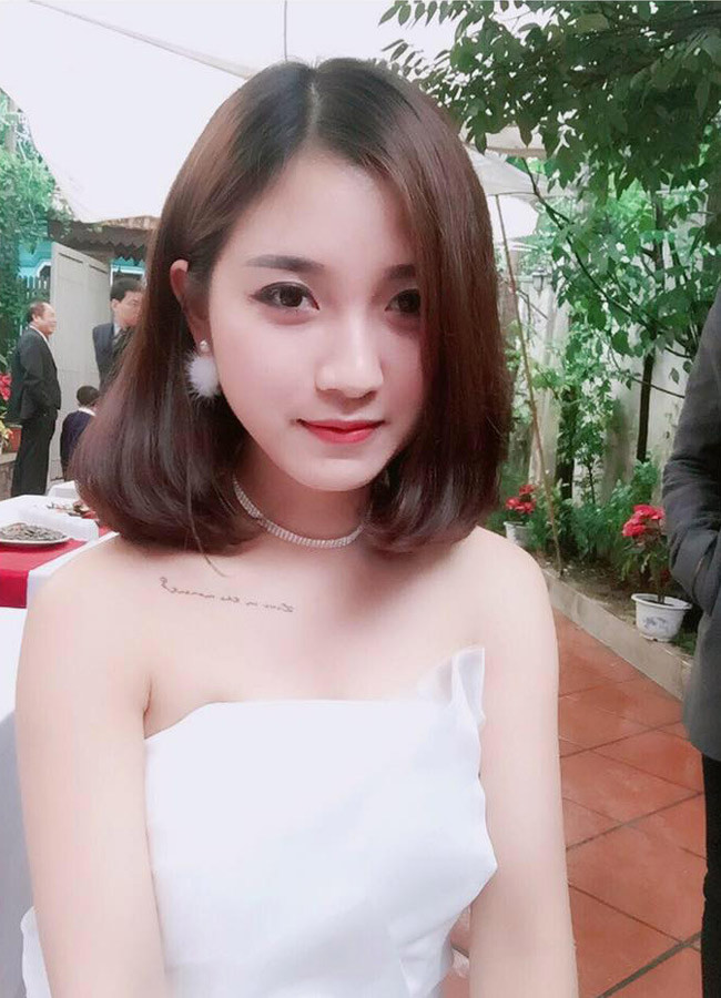 Trước khi làm giáo viên, Thúy Ngân từng dự định học Kế toán, Ngân hàng hoặc nhân viên kinh doanh nên thi khối A, D. Nhưng vì thiếu 0,5 điểm nên cô theo tư vấn của bố mẹ theo học Cao Đẳng Sư Phạm Hà Nội. Nghề "gõ đầu trẻ" đến với Ngân bất ngờ như vậy.